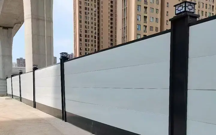 Barri&egrave;re de construction soud&eacute;e carr&eacute;e pour le m&eacute;tal du site